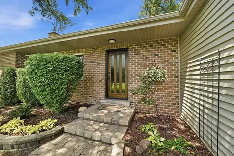28 South Cherry Drive Oswego IL 60543