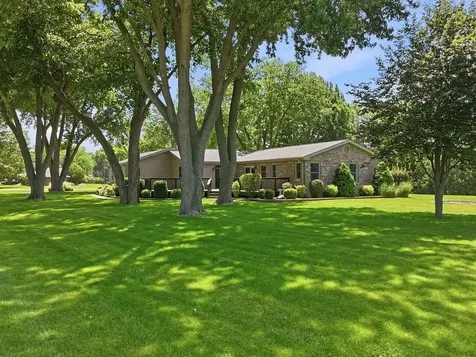 28 South Cherry Drive Oswego IL 60543