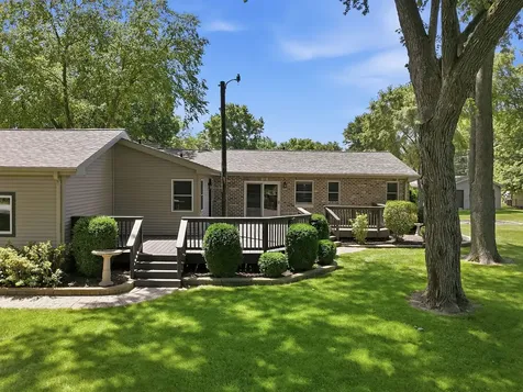 28 South Cherry Drive Oswego IL 60543
