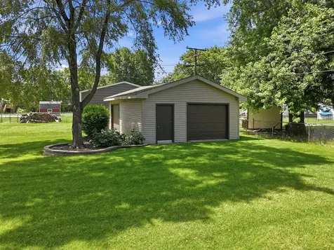28 South Cherry Drive Oswego IL 60543