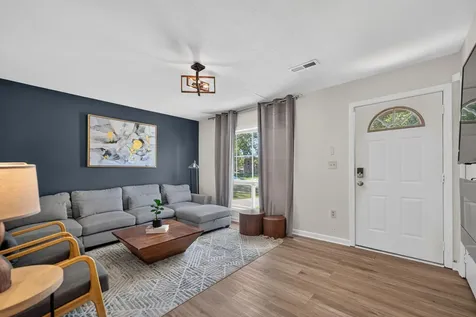 103 Willow Road Streamwood IL 60107