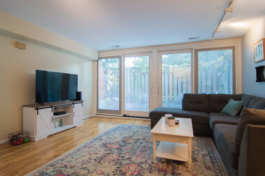 2044 North Larrabee Street Chicago IL 60614