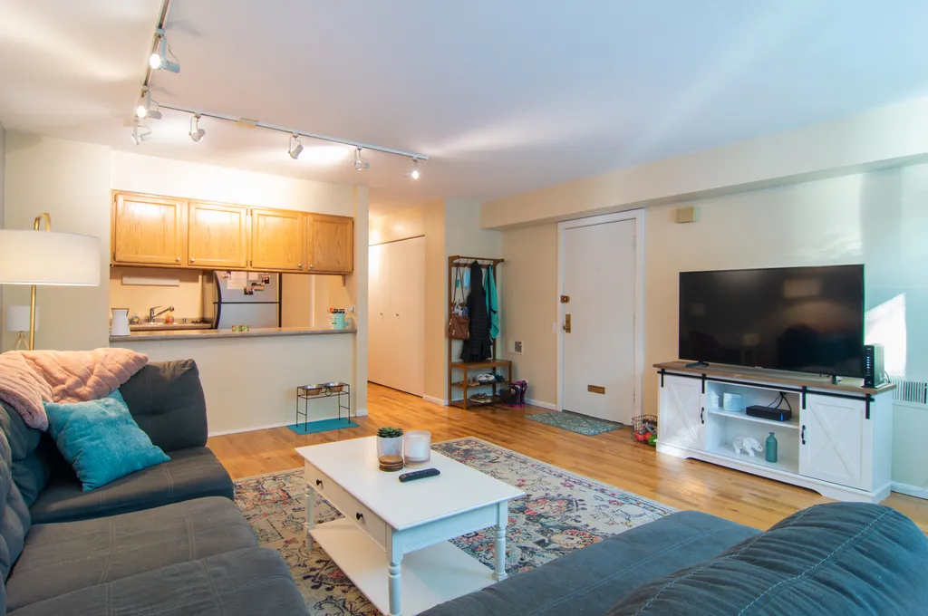 2044 North Larrabee Street Chicago IL 60614