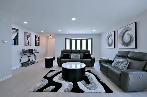 10542 Camelot Street Westchester IL 60154