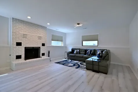 10542 Camelot Street Westchester IL 60154
