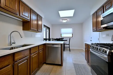 10542 Camelot Street Westchester IL 60154