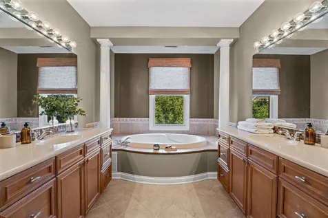 2064 Valor Court Glenview IL 60026