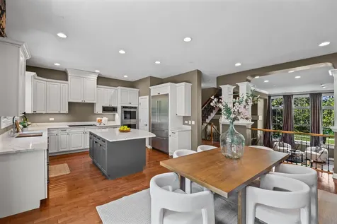 2064 Valor Court Glenview IL 60026