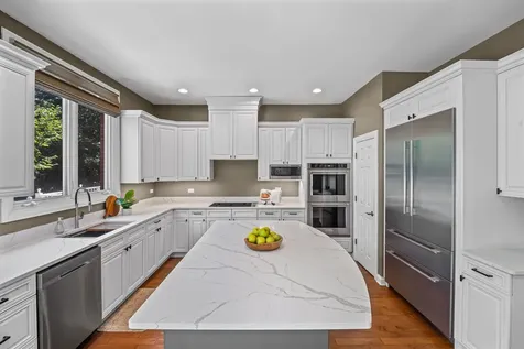 2064 Valor Court Glenview IL 60026