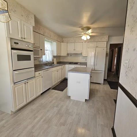 573 Gordon Avenue Calumet City IL 60409