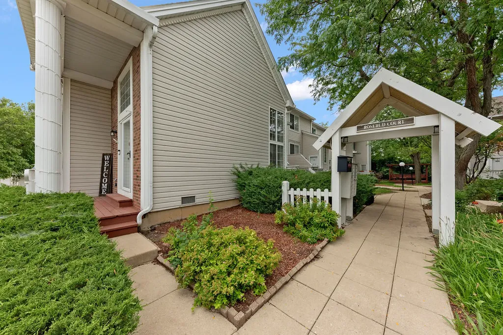 320 Rosebud Court Bolingbrook IL 60440