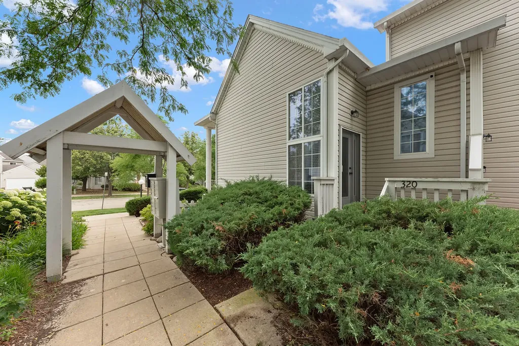 320 Rosebud Court Bolingbrook IL 60440
