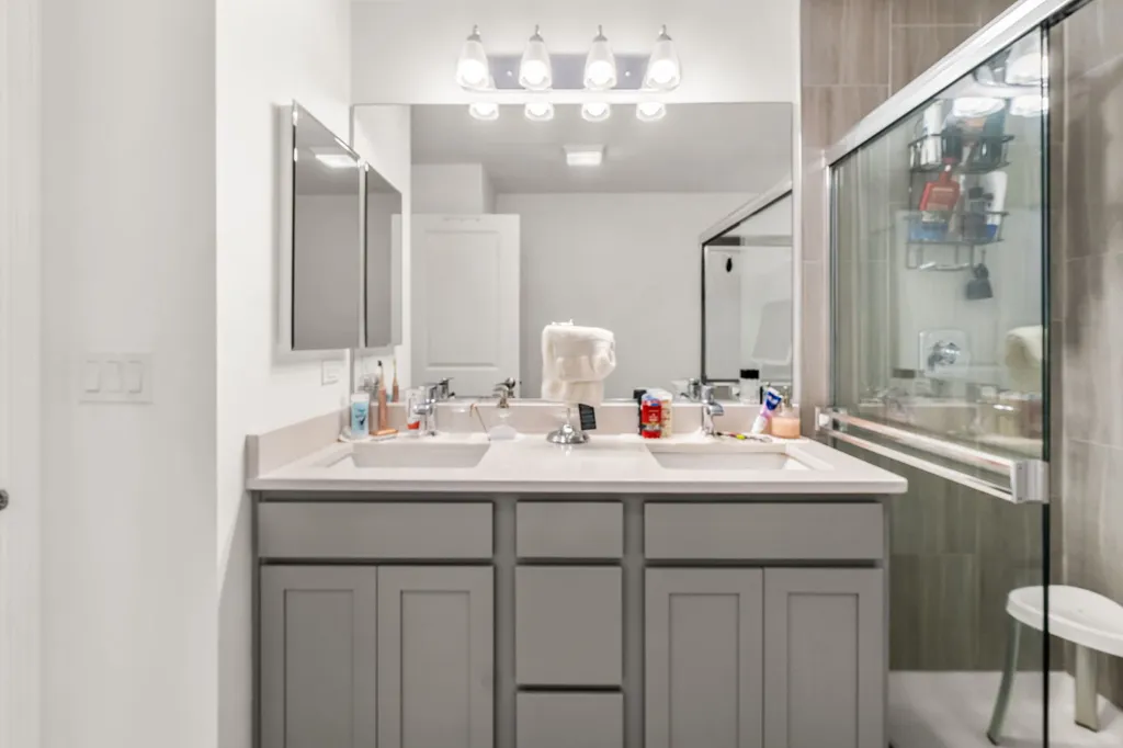 218 Timberleaf Circle Roselle IL 60172