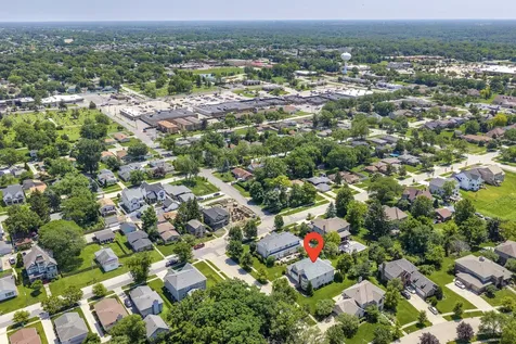 6 West Jayne Street Lemont IL 60439