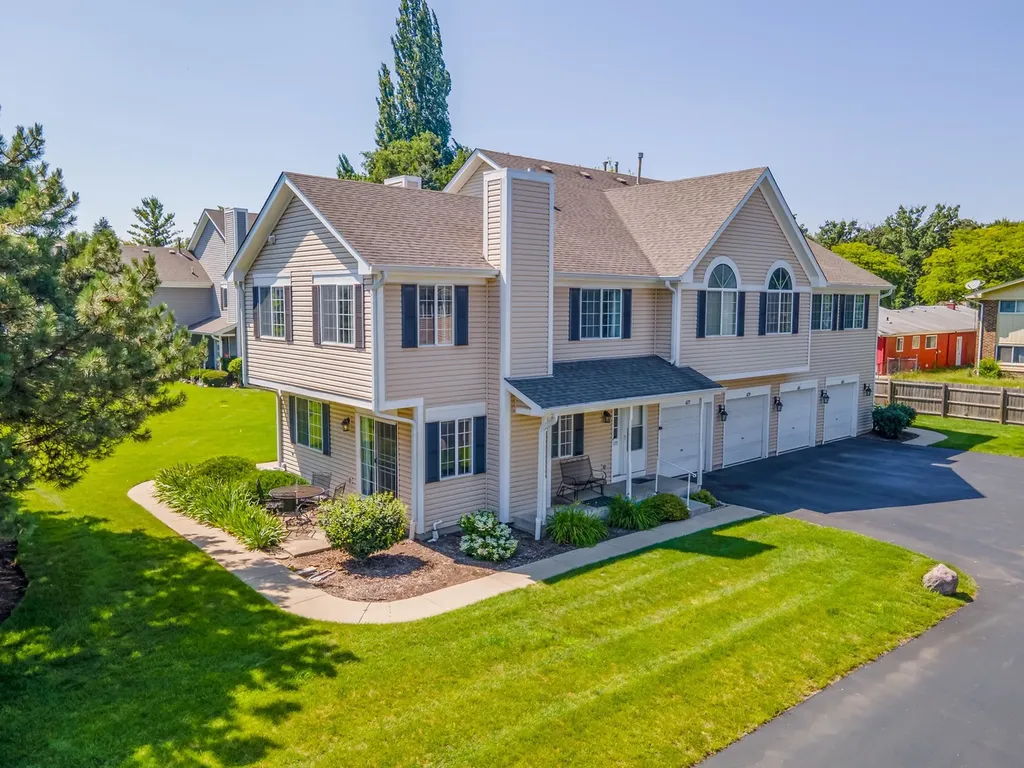 677 Silver Creek Drive Woodstock IL 60098