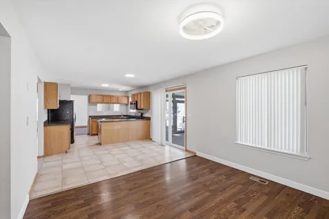 1986 Wedgewood Circle Romeoville IL 60446