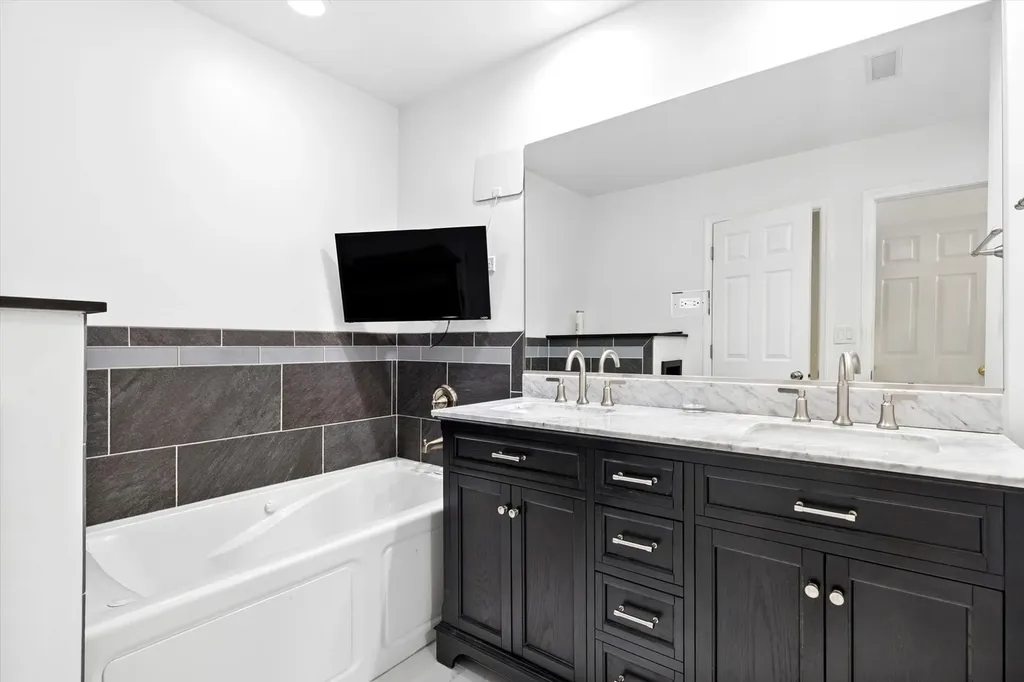 1176 Scott Court Carol Stream IL 60188