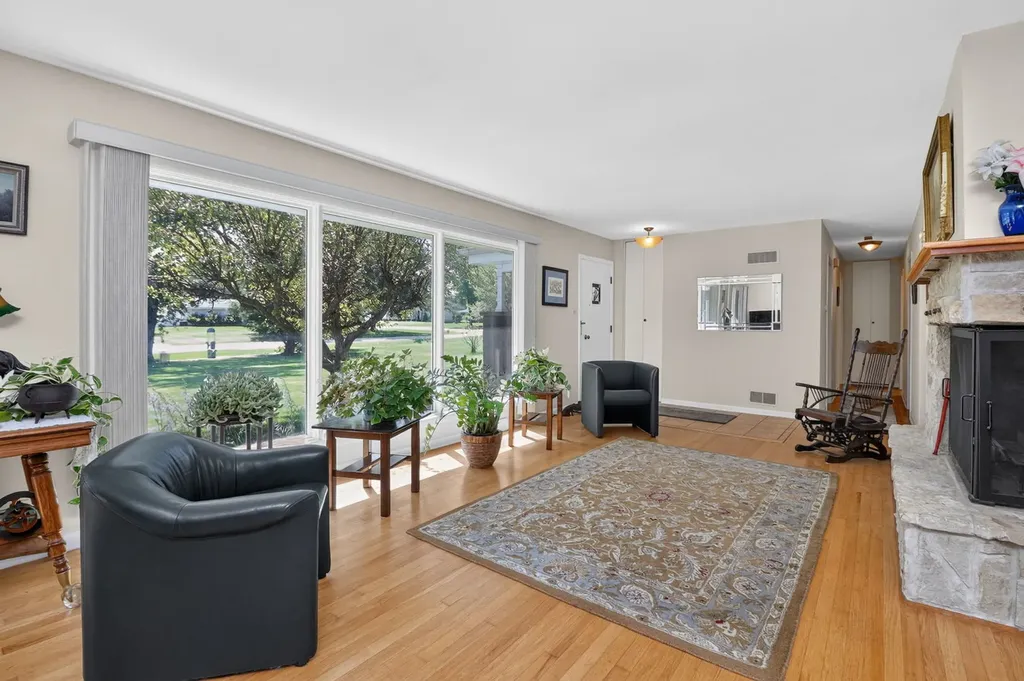 4218 Seeley Avenue Downers Grove IL 60515