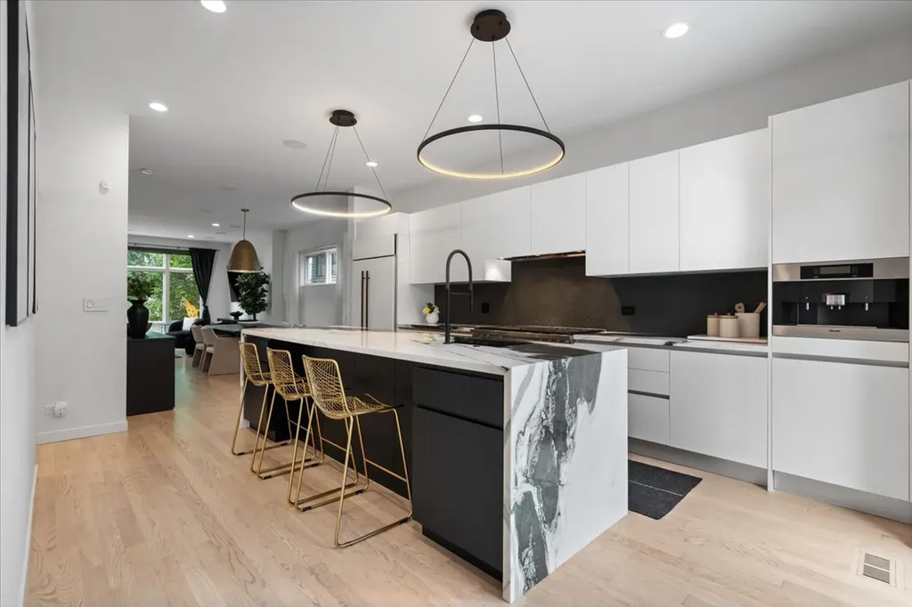 2109 West Race Avenue Chicago IL 60612