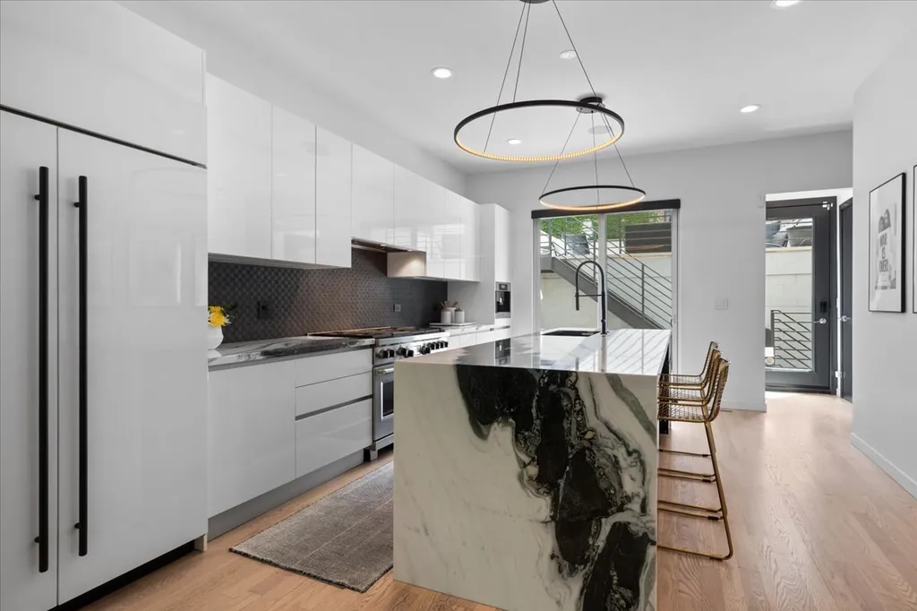 2109 West Race Avenue Chicago IL 60612