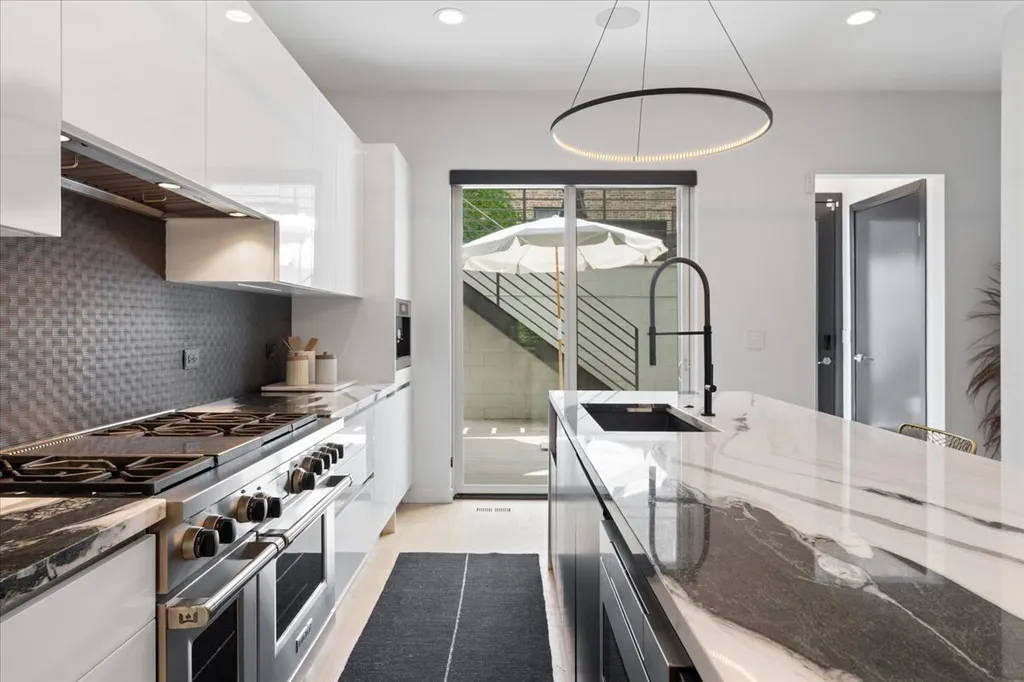 2109 West Race Avenue Chicago IL 60612