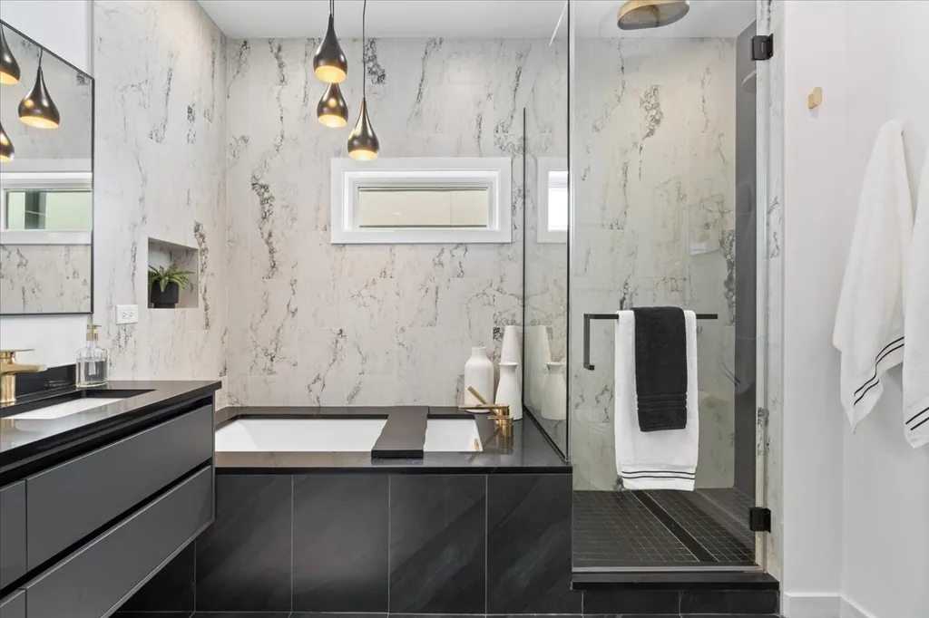 2109 West Race Avenue Chicago IL 60612