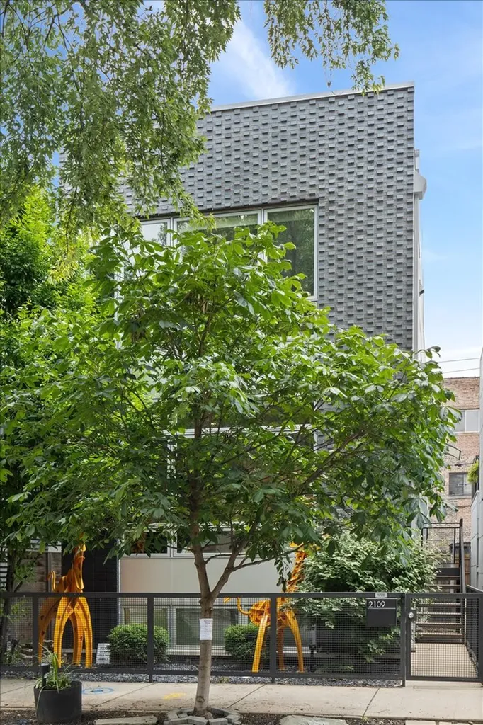 2109 West Race Avenue Chicago IL 60612