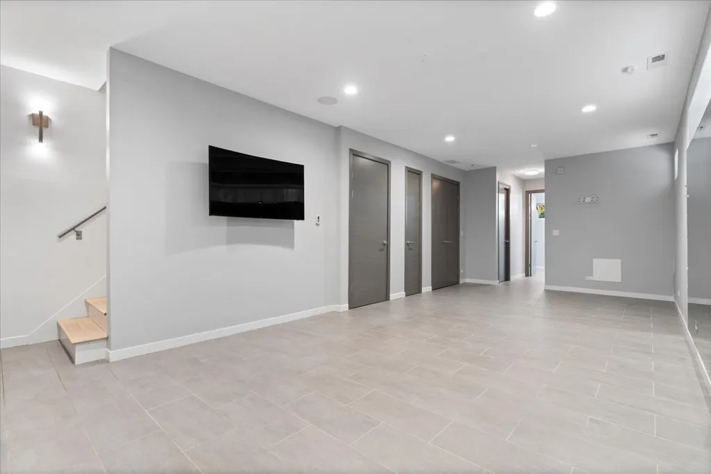 2109 West Race Avenue Chicago IL 60612