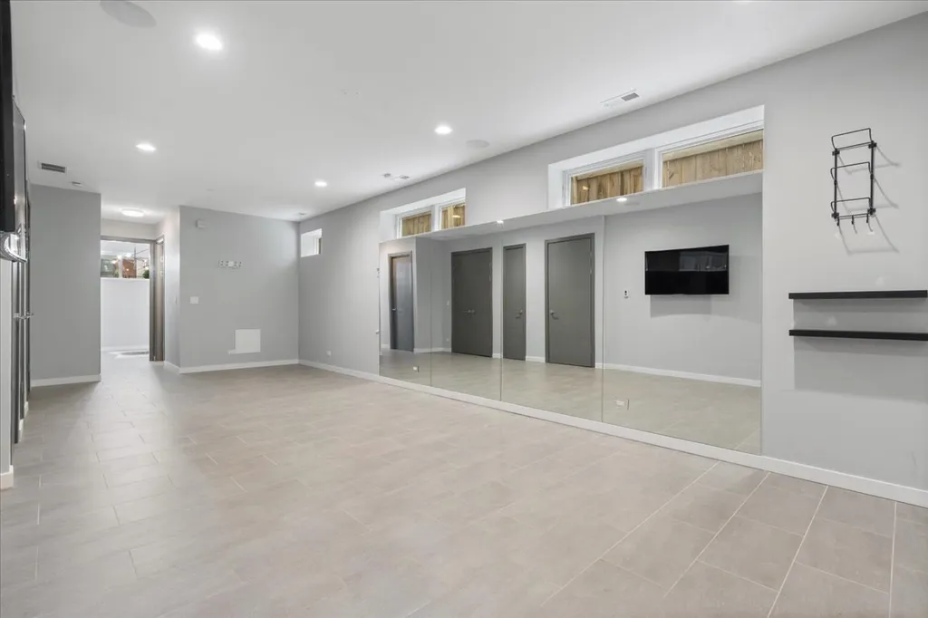 2109 West Race Avenue Chicago IL 60612