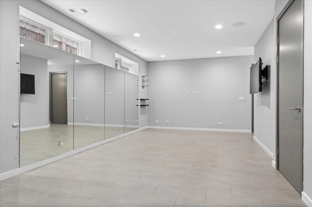 2109 West Race Avenue Chicago IL 60612