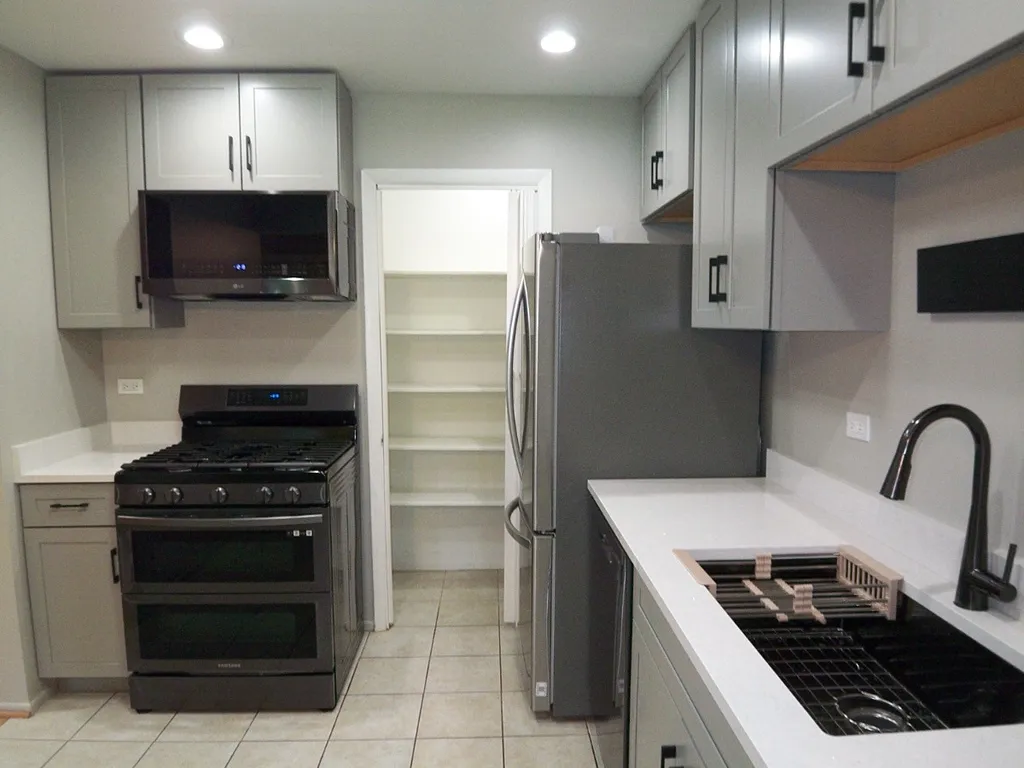 1546 Williamsburg Drive Schaumburg IL 60193