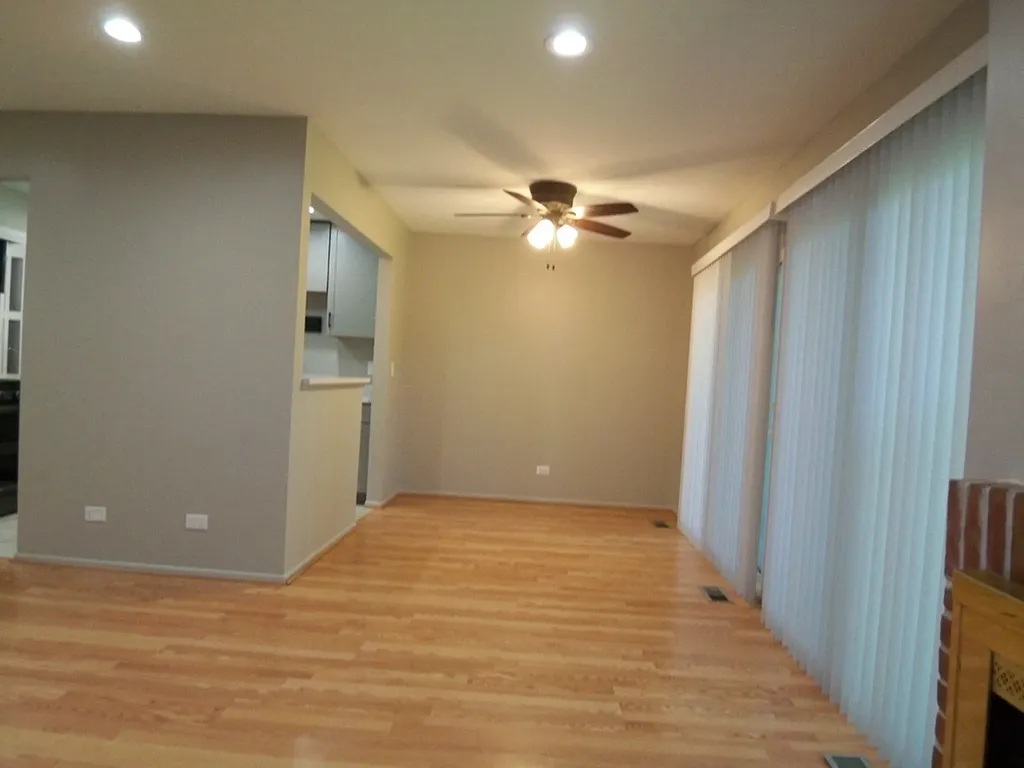 1546 Williamsburg Drive Schaumburg IL 60193