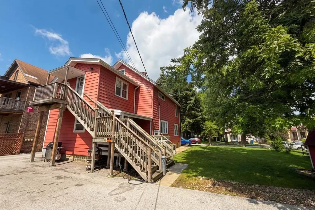 2333 Walnut Street Blue Island IL 60406