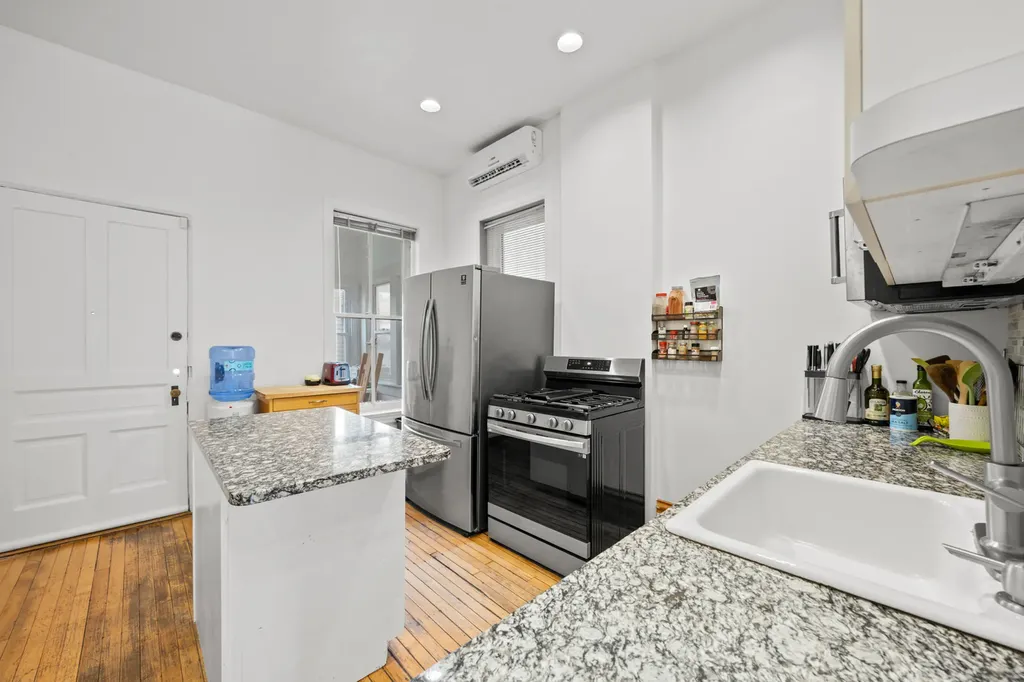 2024 West Superior Street Chicago IL 60612