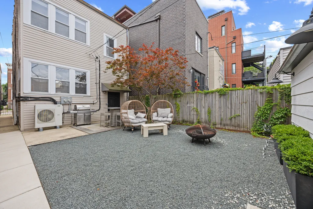 2024 West Superior Street Chicago IL 60612