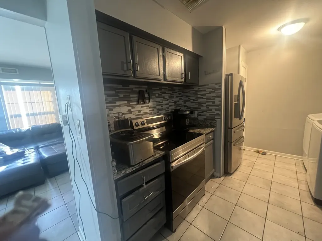 1395 South Glen Circle Aurora IL 60506