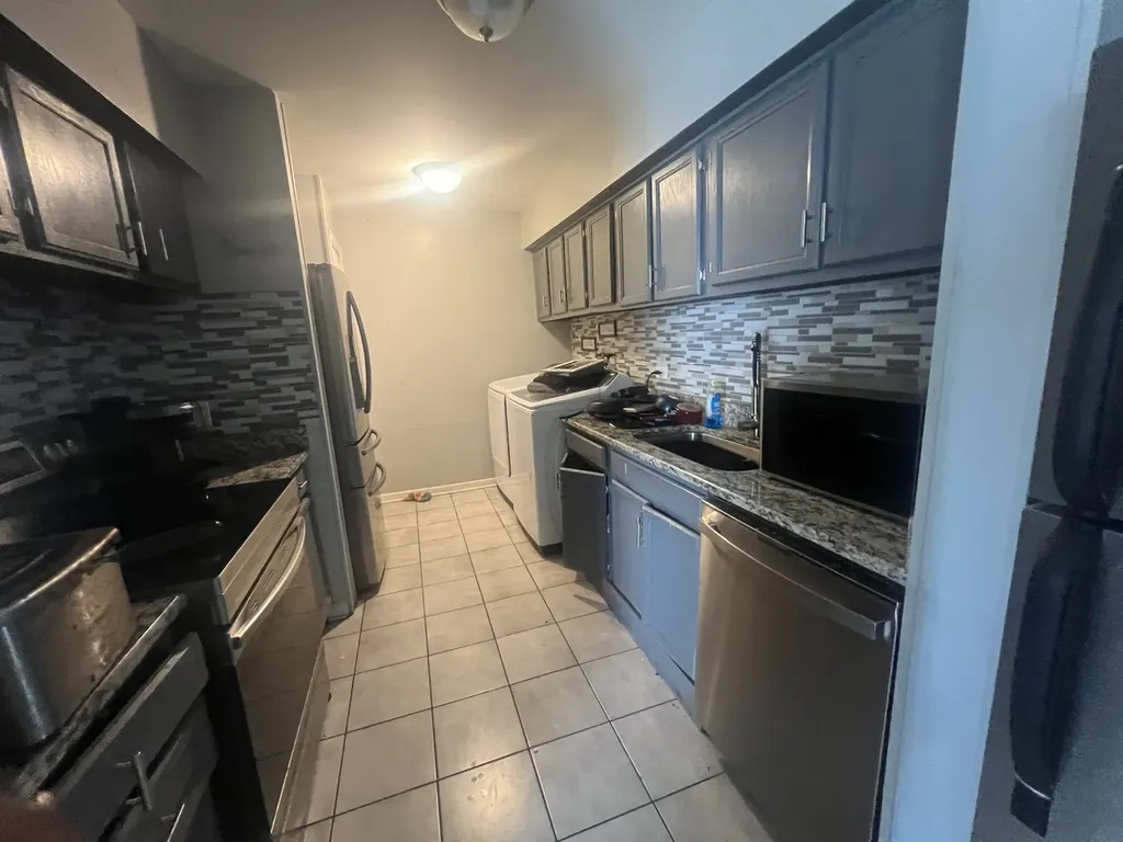 1395 South Glen Circle Aurora IL 60506