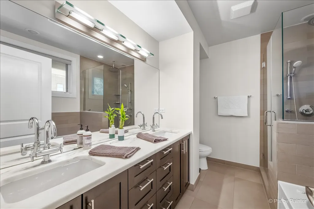 1600 North Bell Avenue Chicago IL 60647