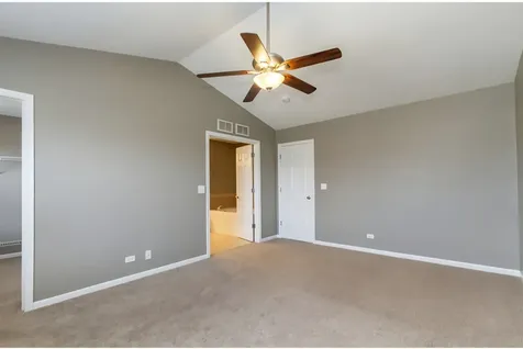 208 Comstock Drive Elgin IL 60124