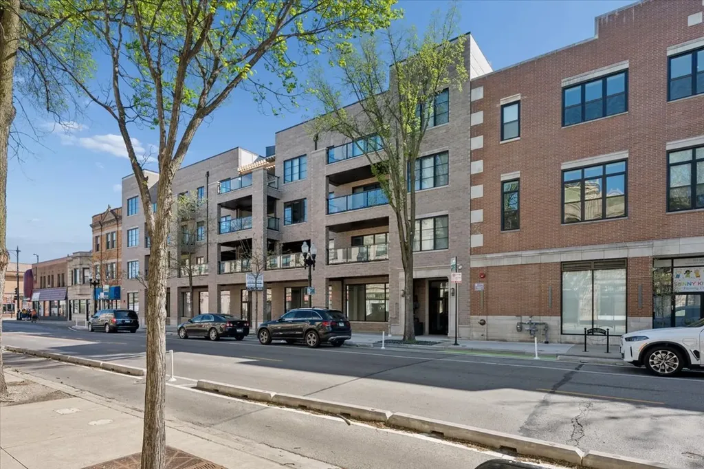 4537 North Clark Street Chicago IL 60640