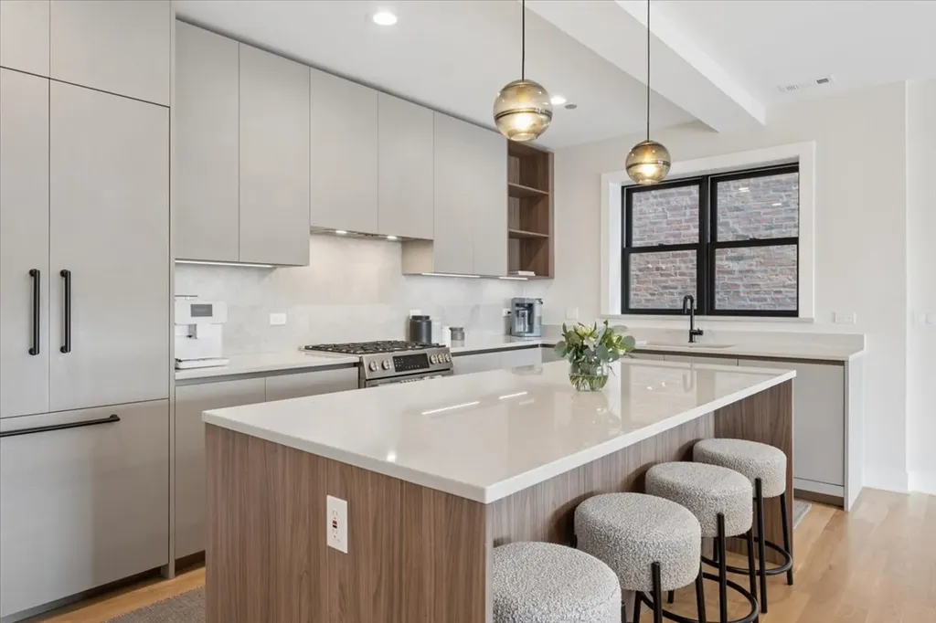 4537 North Clark Street Chicago IL 60640
