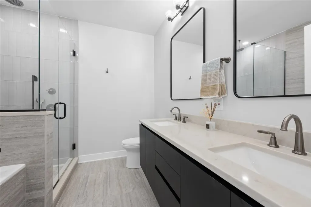 4537 North Clark Street Chicago IL 60640