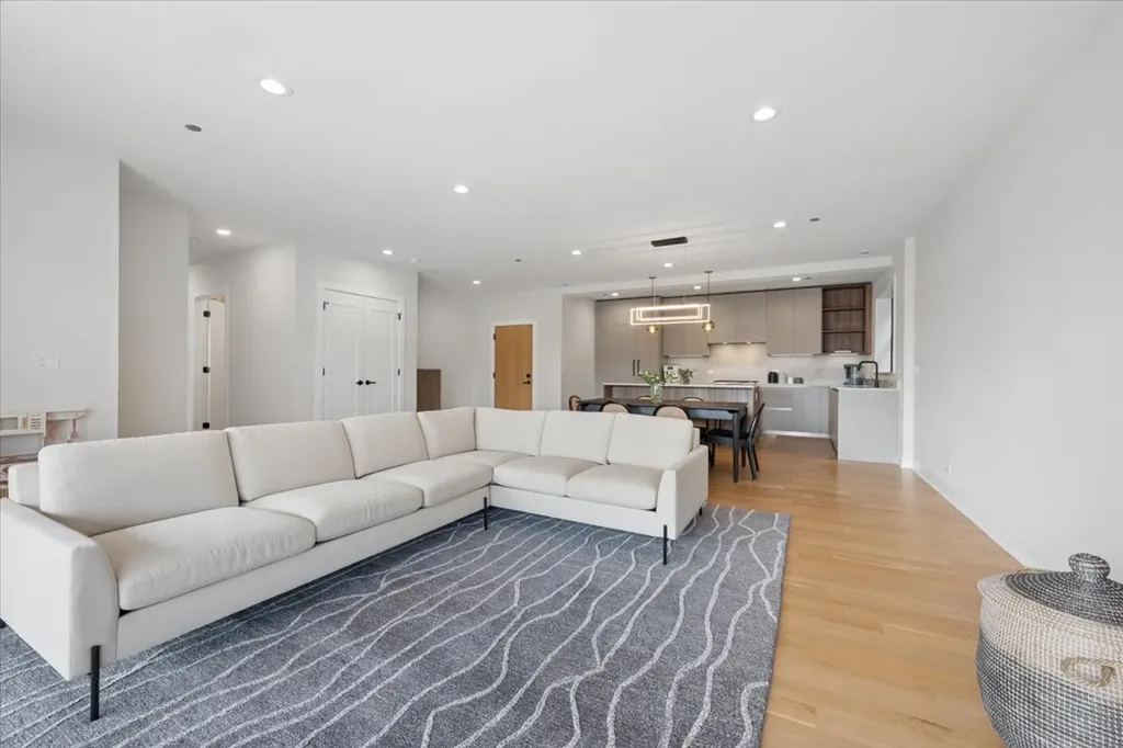 4537 North Clark Street Chicago IL 60640