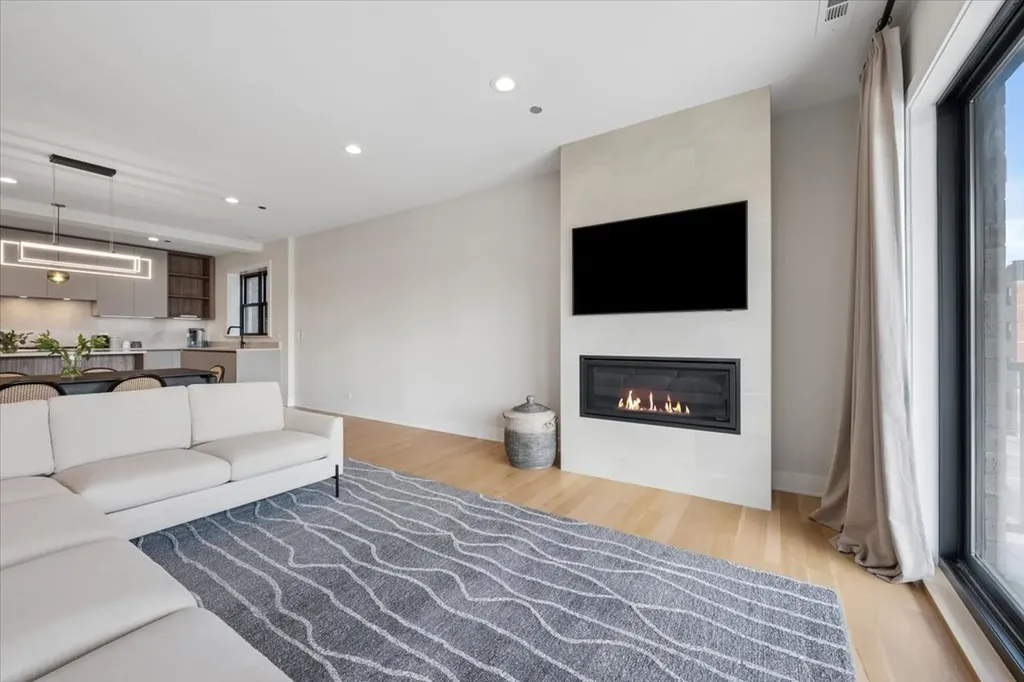 4537 North Clark Street Chicago IL 60640
