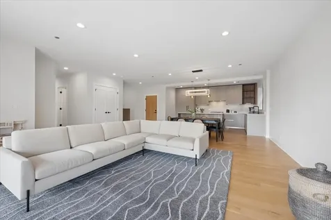 4537 North Clark Street Chicago IL 60640