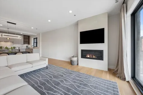 4537 North Clark Street Chicago IL 60640