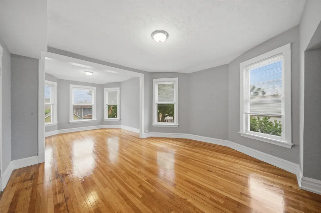 2050 North Kenneth Avenue Chicago IL 60639
