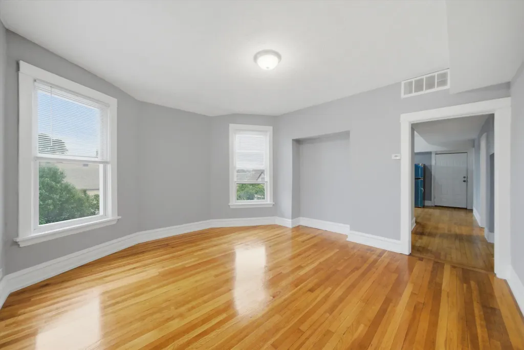 2050 North Kenneth Avenue Chicago IL 60639