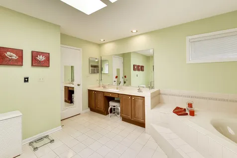 1819 North Normandy Court Arlington Heights IL 60004