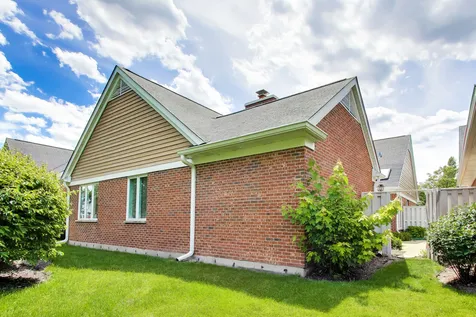 1819 North Normandy Court Arlington Heights IL 60004